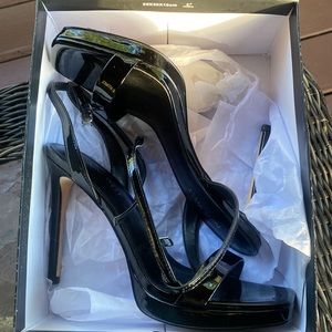 Nine West strappy size 8 black heel